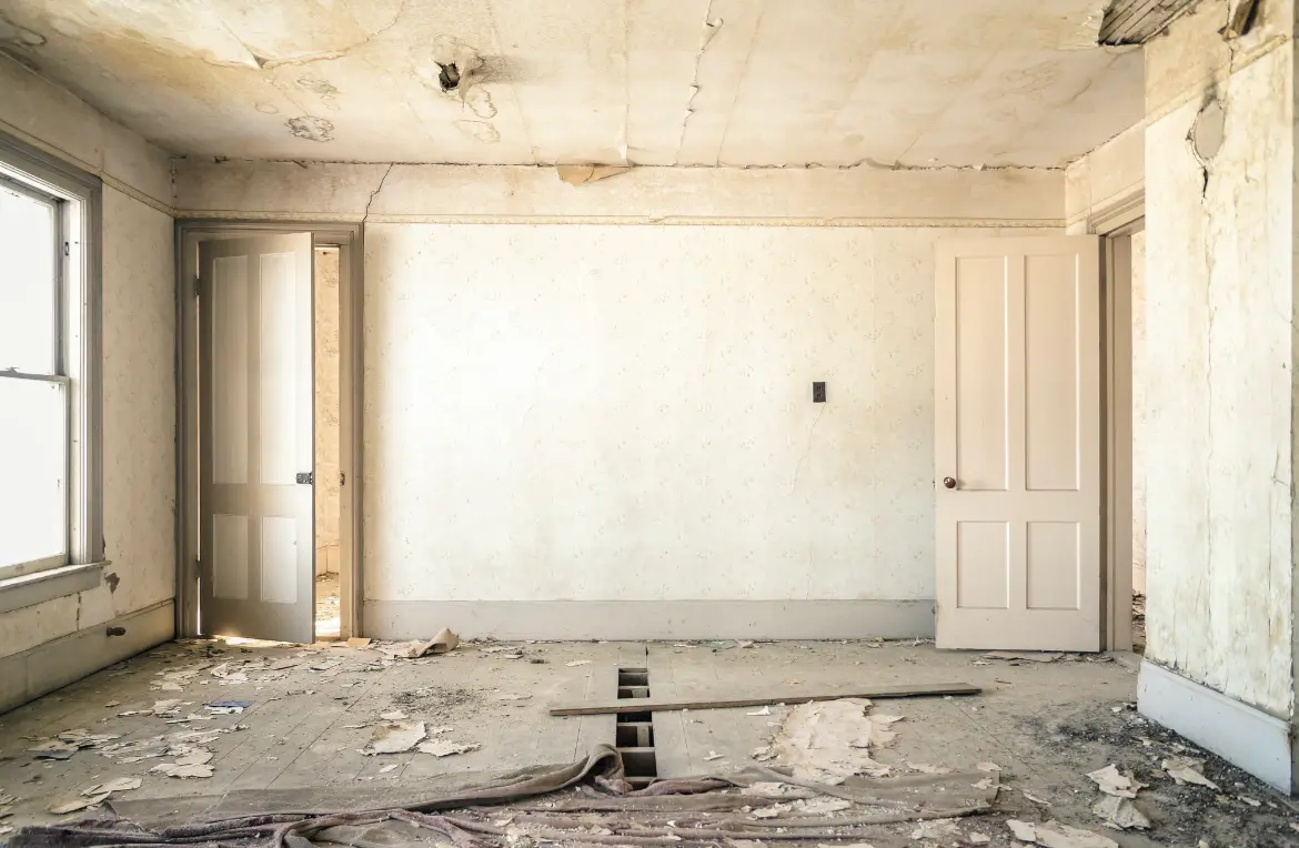 Waste disposal crew managing a cleanout project in Pearl